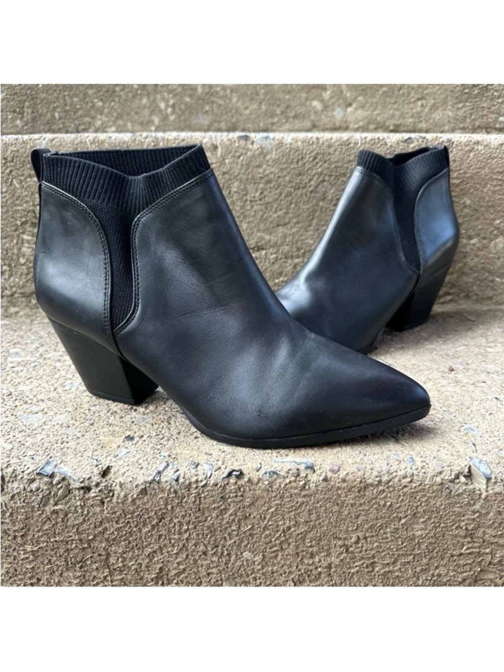Bella~Vita Black Leather Ankle Booties 9M Pointed Toe Block Heel Chelsea